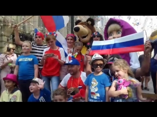 Юные болельщики в центре Москвы