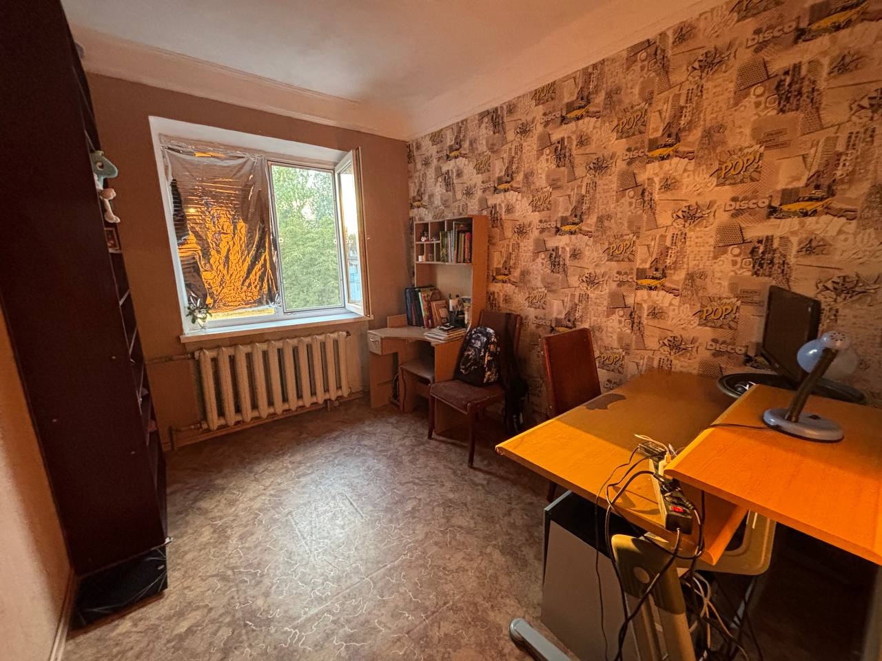 🏡 Продам 3-комнатную квартиру кв. Левченко 📏 Площадь: 56 м² 🏢 Этаж: 5/5 ✨ Описание: ✅ жилое состояние ( комнаты изолированные, балкон-старое остекление) капитальный ремонт крыши - июнь 2025год ✅ окна, трубы м/п ✅ Отличное расположение - рядом школа, магазин, детский сад, остановка. 💰 Цена: 4 550 000 ₽ 📞 Ко...