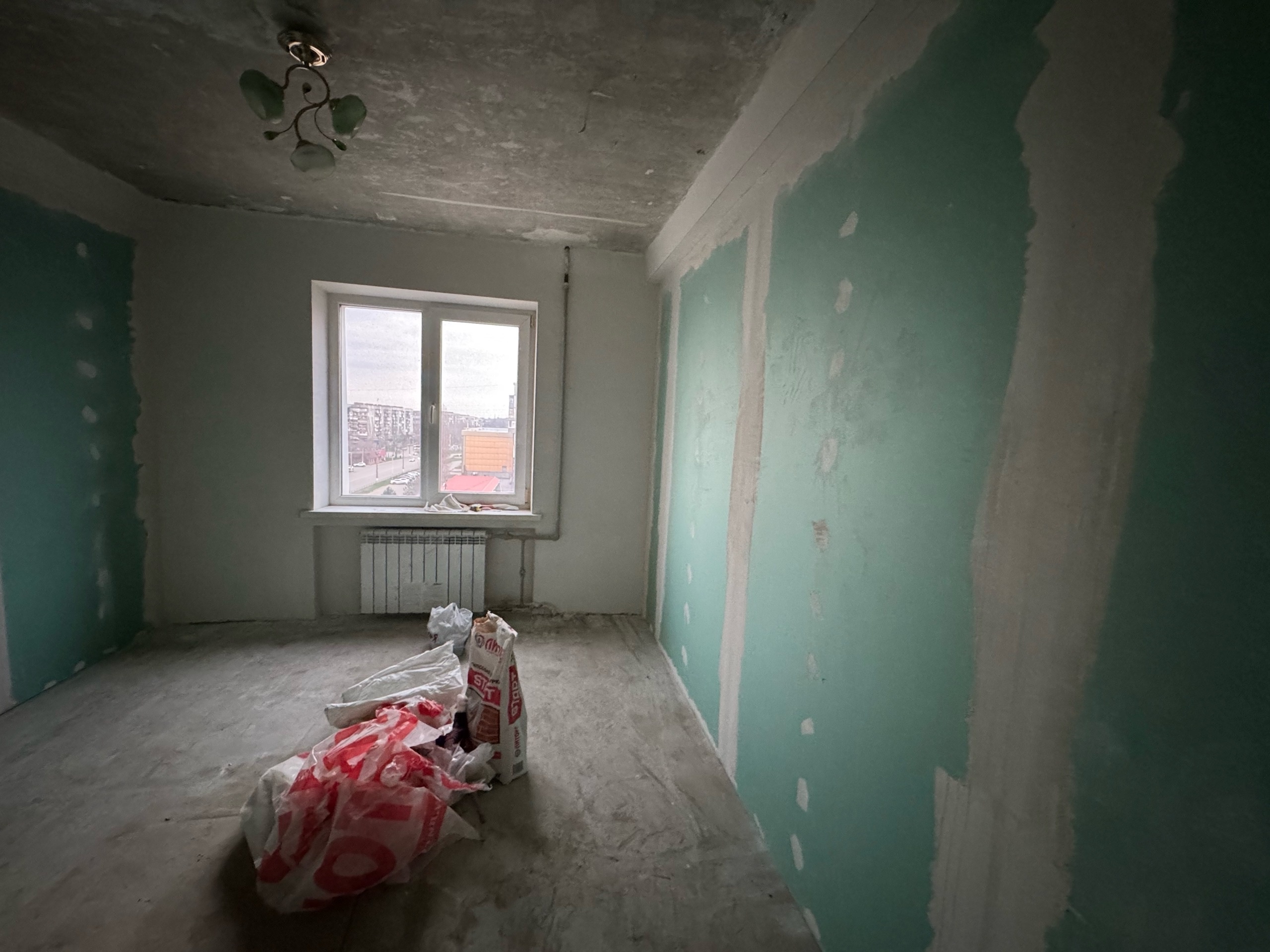 ❗❗ Продаётся 2-комнатная квартира в г. Алчевск (р-н кафе «Portofino») 📍 Район: Центральный, один из лучших в городе. Район кафе «Portofino». Развитая инфраструктура: всё необходимое в шаговой доступности. 🏢 Характеристики: Общая площадь: 52 кв.м. Этаж: 8/9, панорамный вид из окон. Особенность: Большой балкон ...