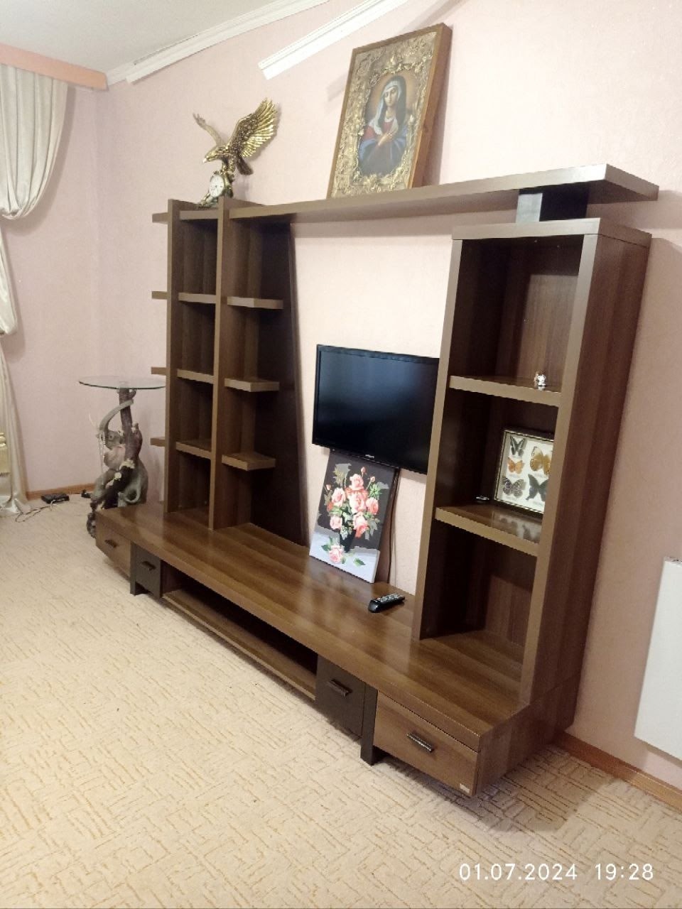 Продам 3 х комнатная квартира в центре города КВ еременко 2/4 этаж. Заходить и жить .тел. +79595847566.+79591901505