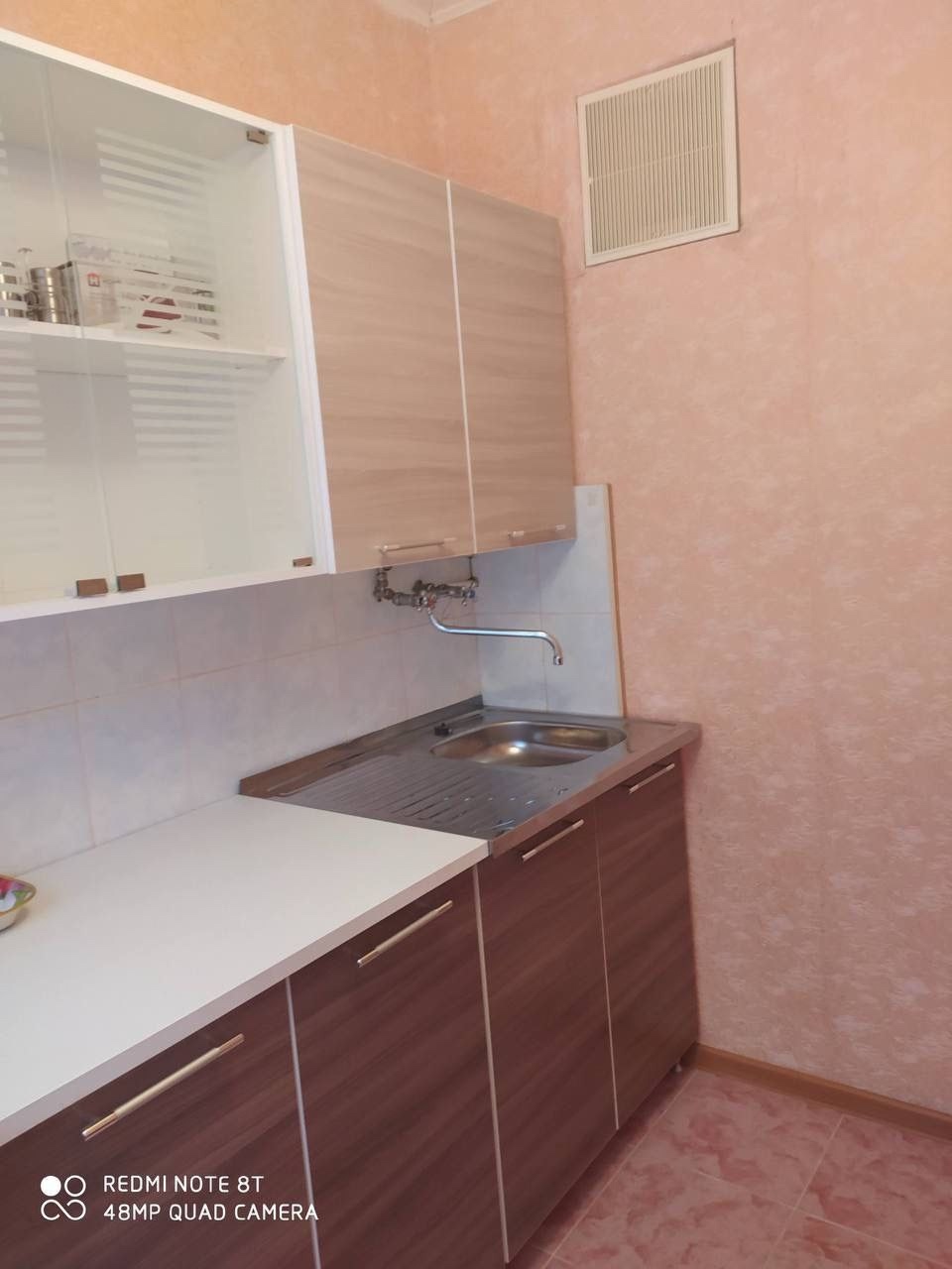 Продам 1 комн. квартиру кв. Комарова ( район кинотеатра Мир) 1/5 , 30/18/6 кв. м. Состояние жилое , окна и разводка пластик, бойлер. . Долгов нет. Цена : 3 300 000 р. Тел: + 79591914944 ( telegram, WhatsApp, Max) Алексей....