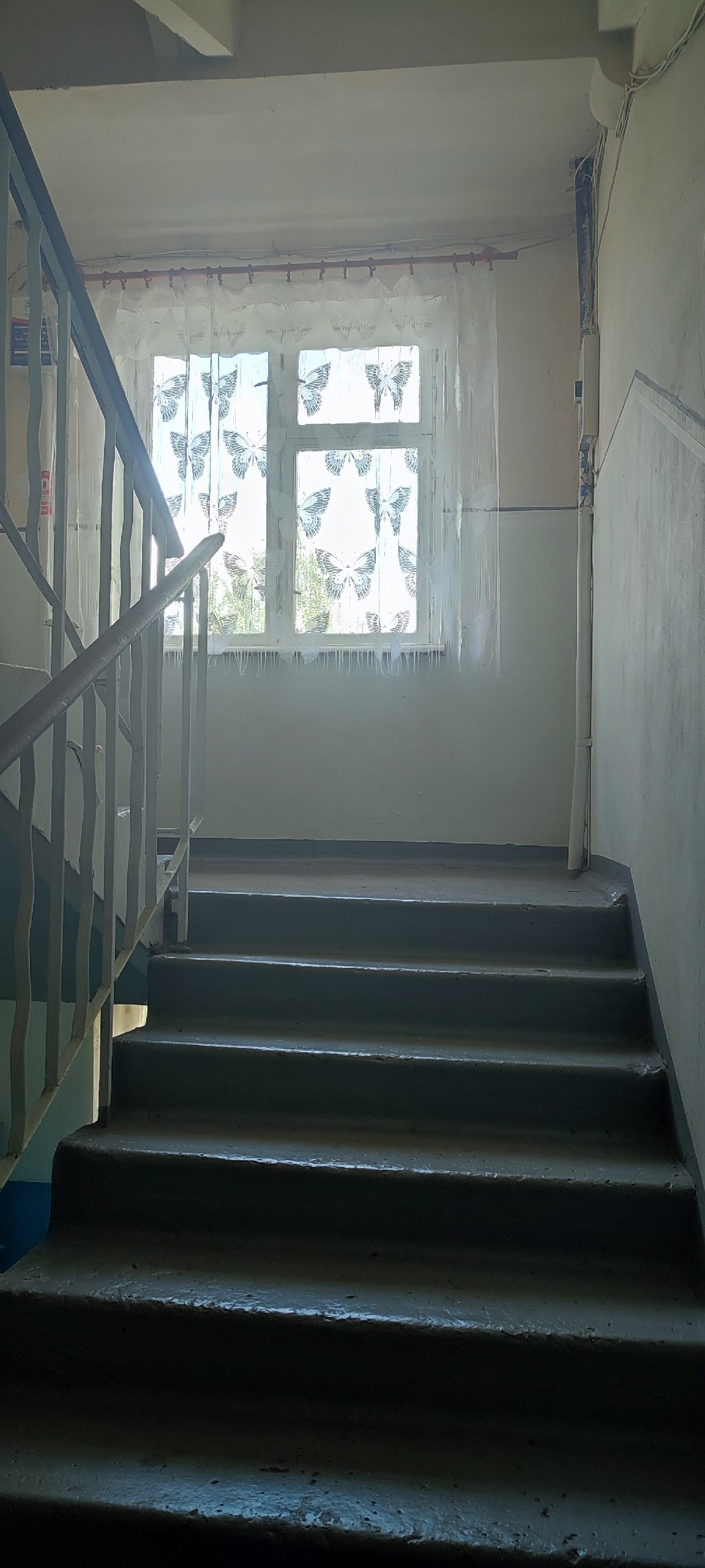 Продам 2 комнатную квартиру на кв Жукова 44 кв м, 4/5 эт дома, квартира в хорошем жилом состоянии, комнаты изолированные, мет пластиковые окна, новые радиаторы, новая входная дверь, чистый ухоженный подъезд, очень хорошее местоположение дома, цена 4 мил 200 тысяч рублей, по всем вопросам звоните +79591474509...